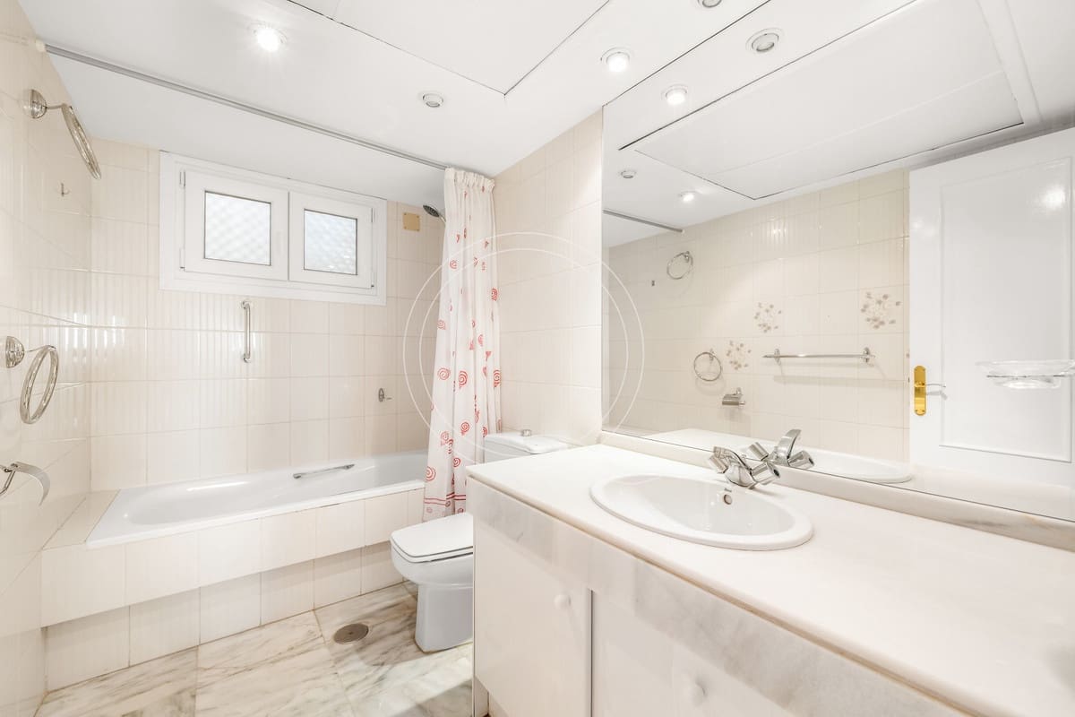 3 sypialnia Mieszkanie na sprzedaż w Estepona z basenem garażem - 849 000 € (Ref: 9503560)