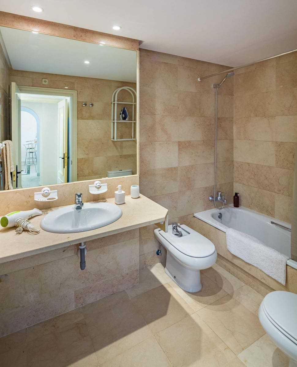 2 soverom Leilighet til salgs i Marbella med svømmebasseng garasje - € 682 000 (Ref: 9503561)