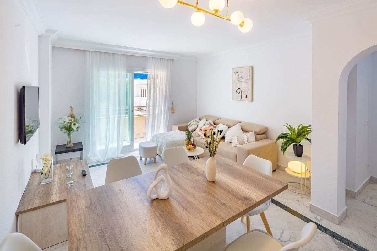 2 soverom Leilighet til salgs i Marbella med svømmebasseng garasje - € 682 000 (Ref: 9503561)