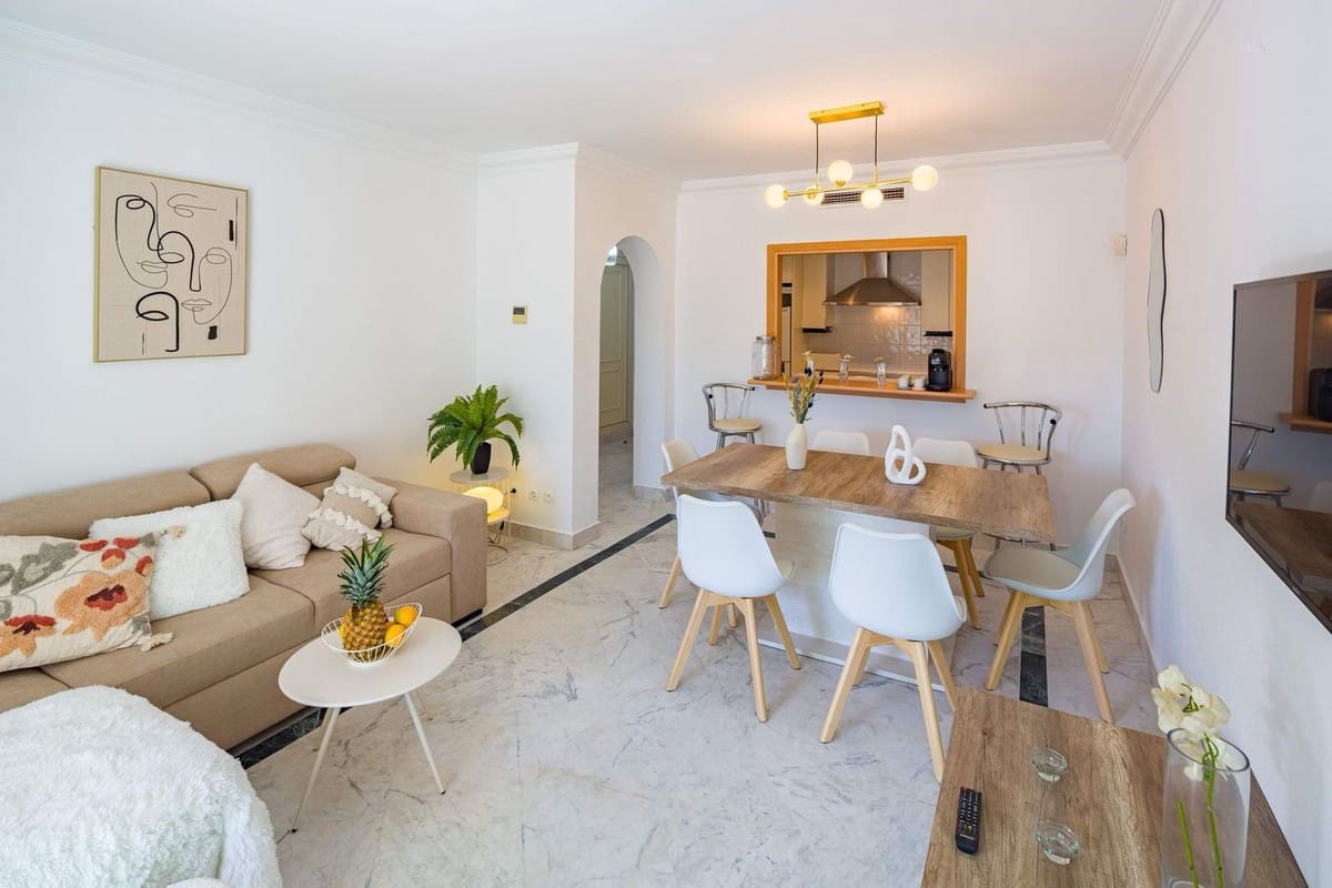 2 soverom Leilighet til salgs i Marbella med svømmebasseng garasje - € 682 000 (Ref: 9503561)