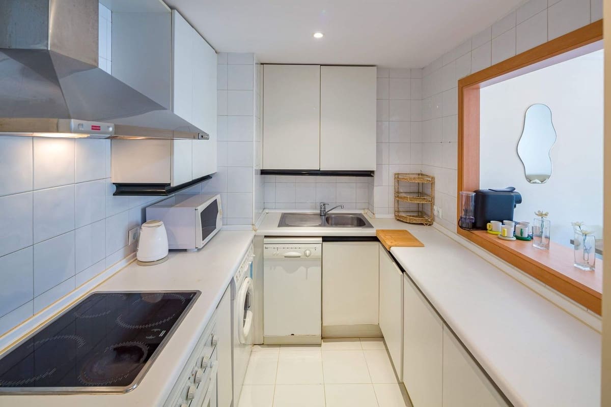 2 soverom Leilighet til salgs i Marbella med svømmebasseng garasje - € 682 000 (Ref: 9503561)