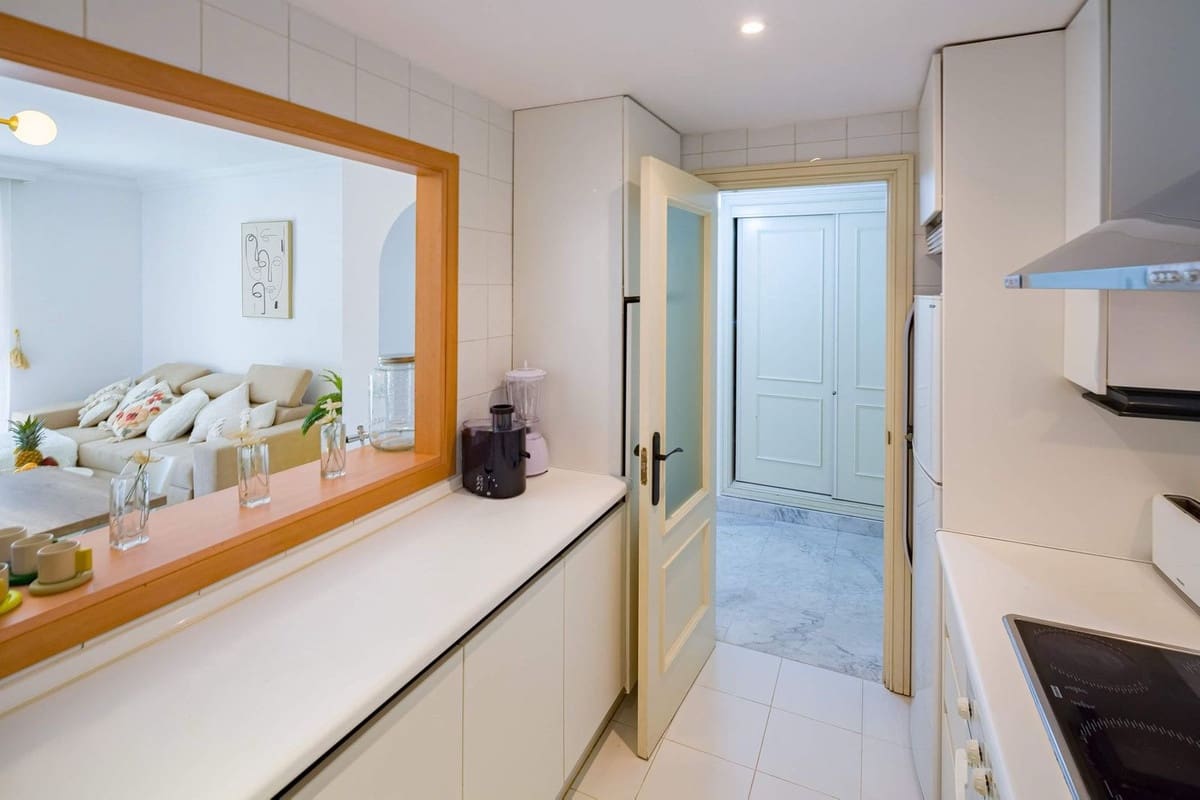 2 soverom Leilighet til salgs i Marbella med svømmebasseng garasje - € 682 000 (Ref: 9503561)