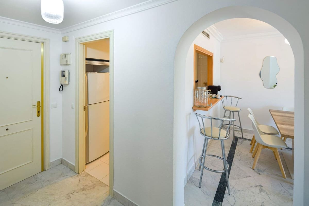 2 soverom Leilighet til salgs i Marbella med svømmebasseng garasje - € 682 000 (Ref: 9503561)