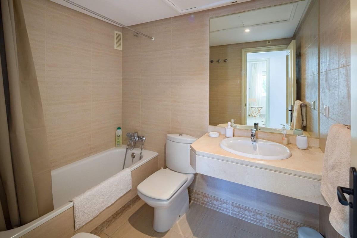 2 soverom Leilighet til salgs i Marbella med svømmebasseng garasje - € 682 000 (Ref: 9503561)