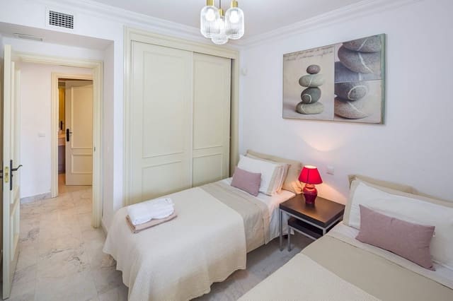 2 soverom Leilighet til salgs i Puerto Banus, Marbella med svømmebasseng garasje - € 682 000 (Ref: 9503561)