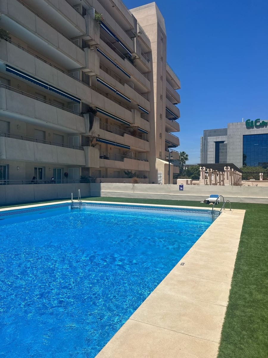 2 soverom Leilighet til salgs i Marbella med svømmebasseng garasje - € 682 000 (Ref: 9503561)