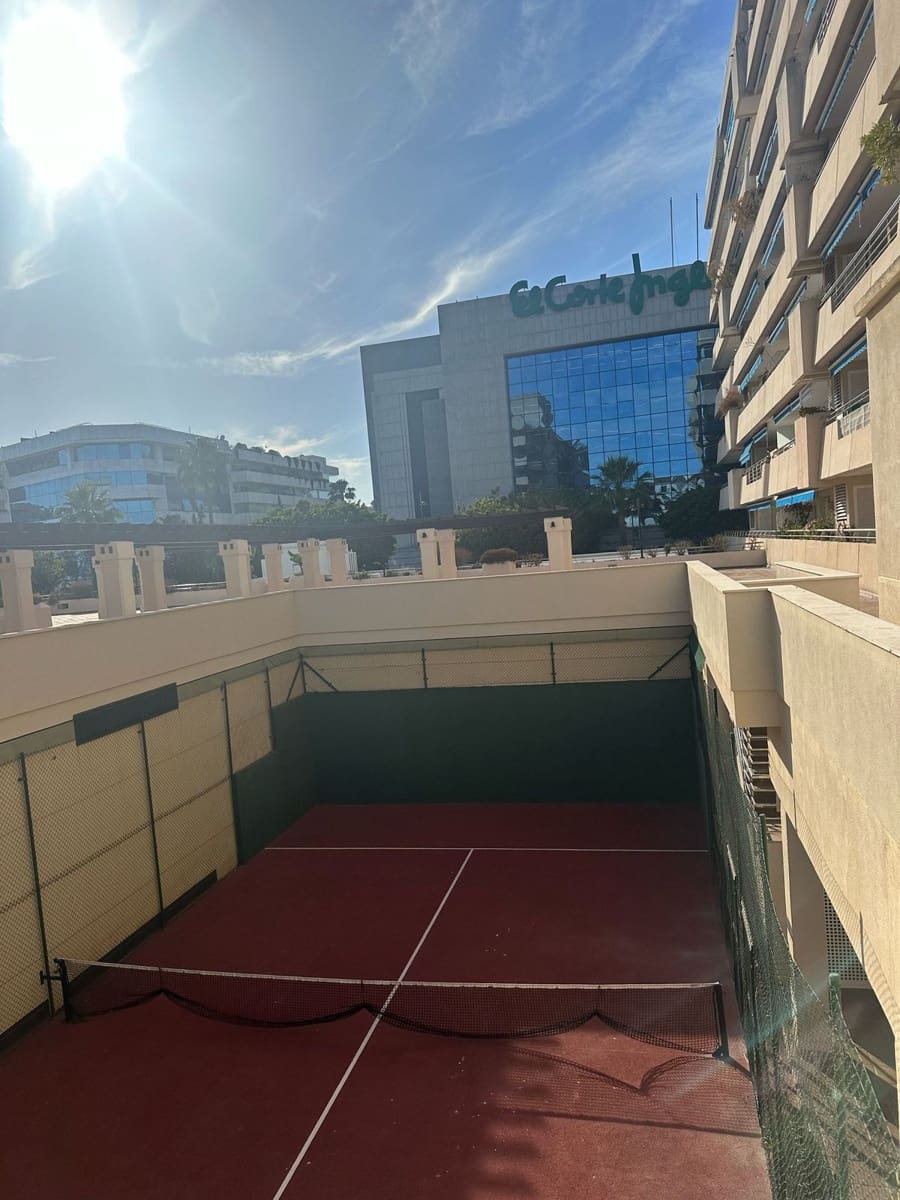 2 soverom Leilighet til salgs i Marbella med svømmebasseng garasje - € 682 000 (Ref: 9503561)