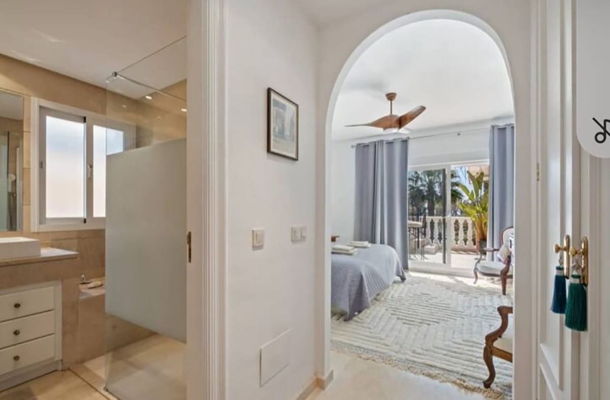 4 soveværelse Lejlighed til salg i New Golden Mile med swimmingpool garage - € 1.190.000 (Ref: 9503563)