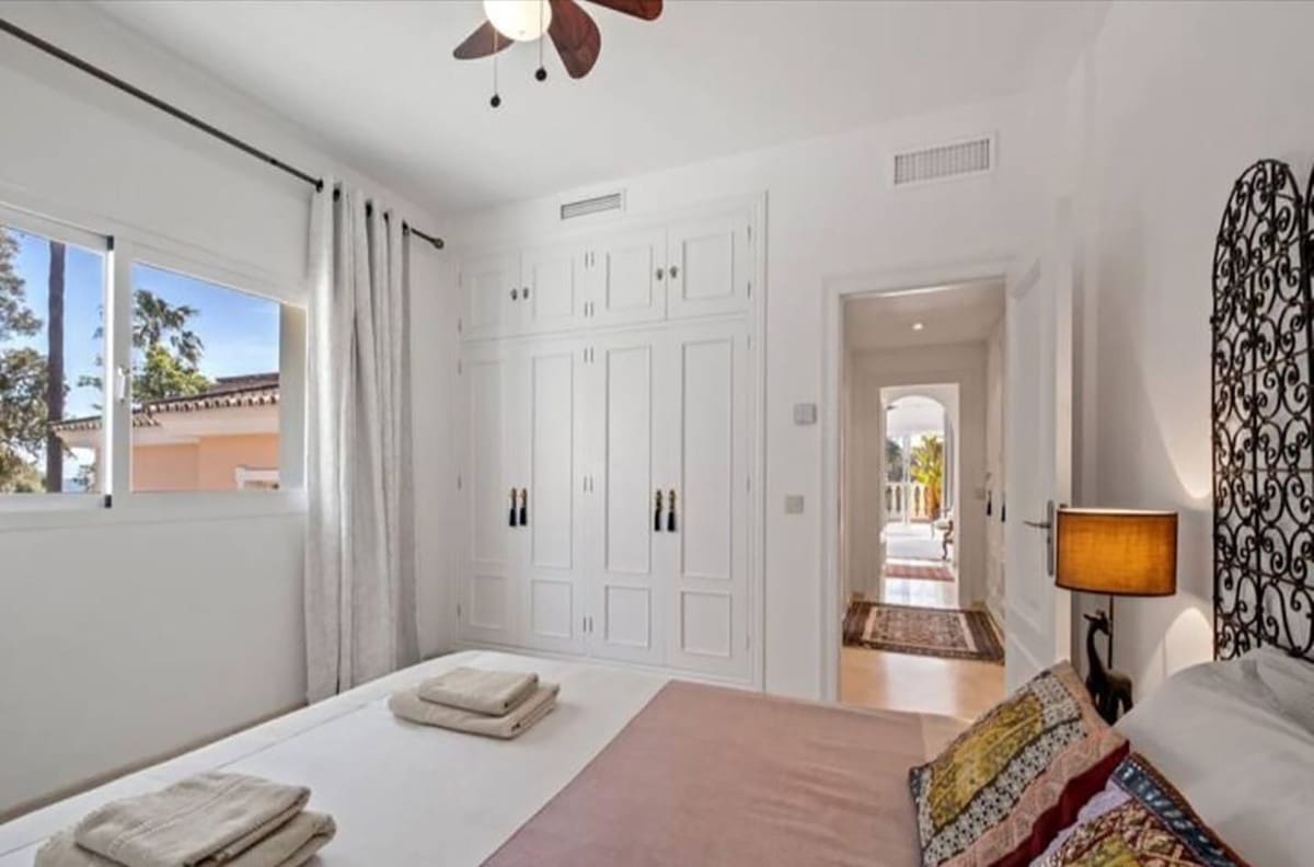 4 soveværelse Lejlighed til salg i New Golden Mile med swimmingpool garage - € 1.190.000 (Ref: 9503563)