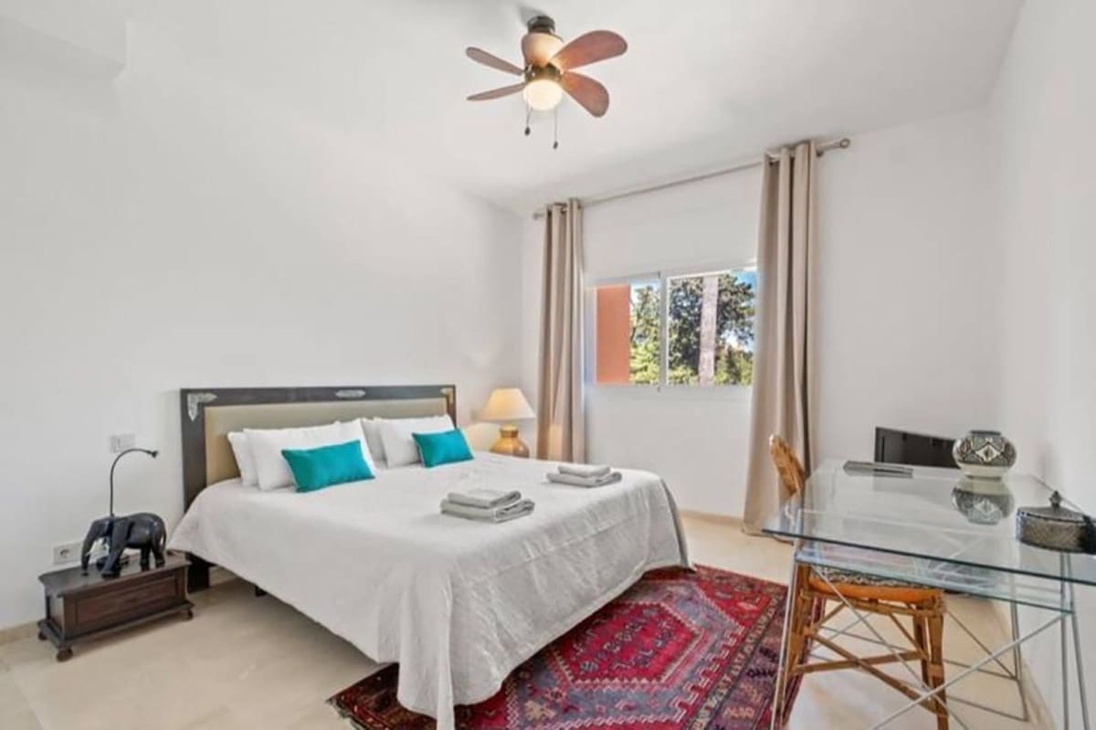 4 soveværelse Lejlighed til salg i New Golden Mile med swimmingpool garage - € 1.190.000 (Ref: 9503563)