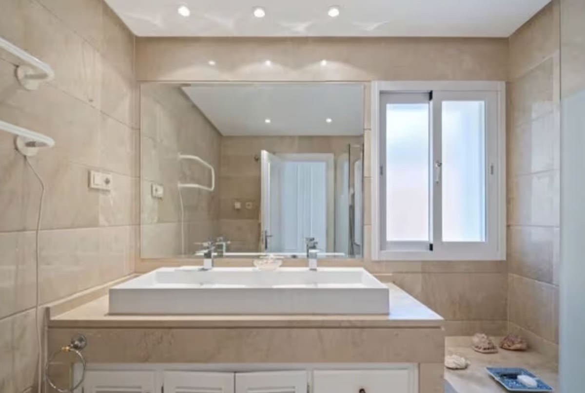 4 soveværelse Lejlighed til salg i New Golden Mile med swimmingpool garage - € 1.190.000 (Ref: 9503563)