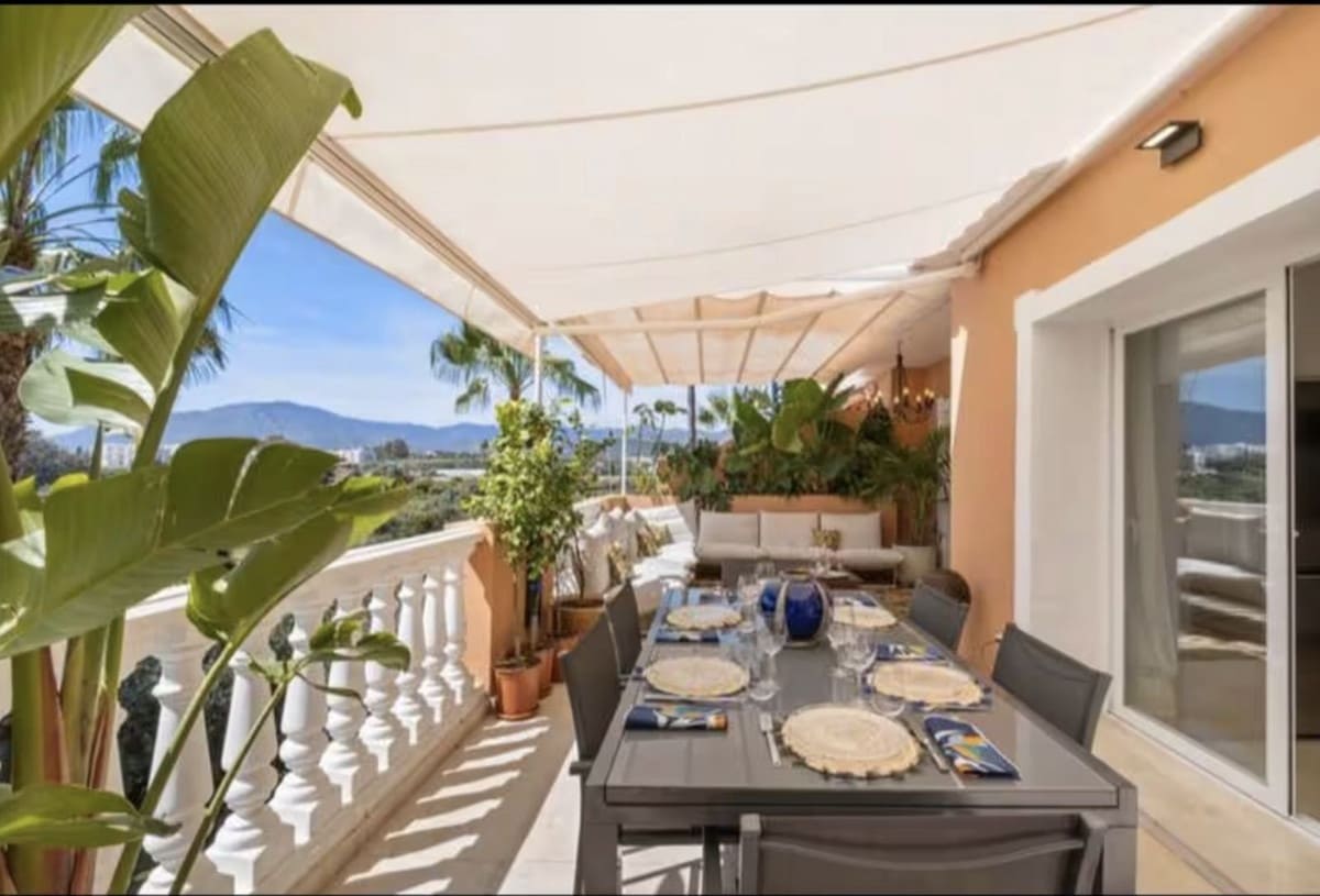 4 soveværelse Lejlighed til salg i New Golden Mile med swimmingpool garage - € 1.190.000 (Ref: 9503563)