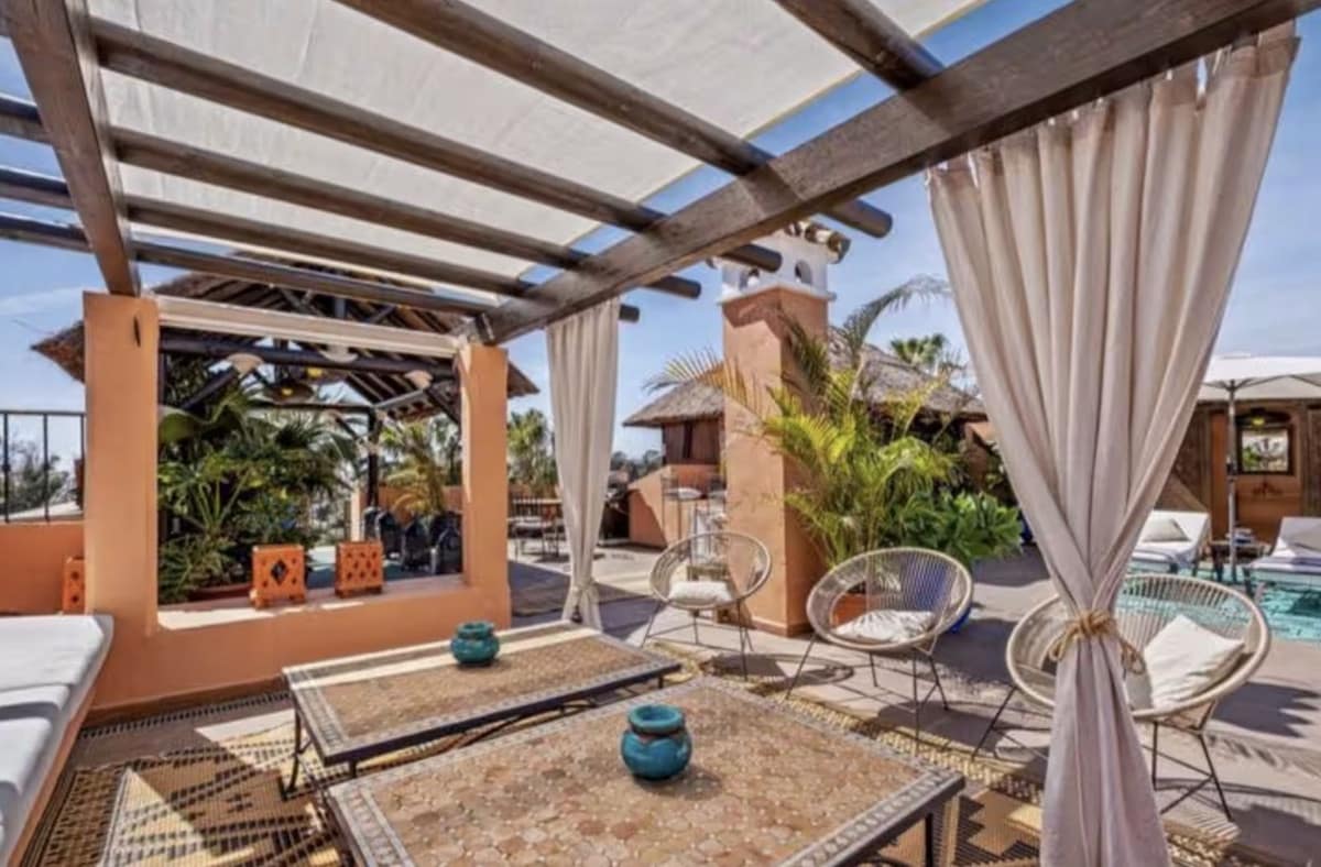 4 soveværelse Lejlighed til salg i New Golden Mile med swimmingpool garage - € 1.190.000 (Ref: 9503563)