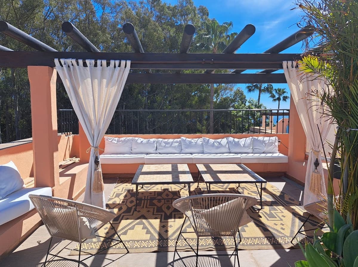 4 soveværelse Lejlighed til salg i New Golden Mile med swimmingpool garage - € 1.190.000 (Ref: 9503563)