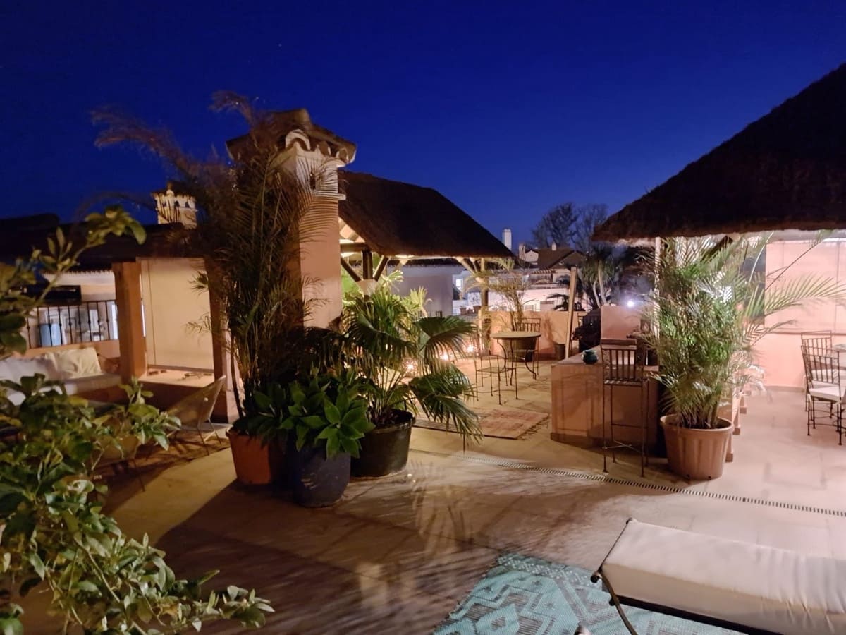 4 soveværelse Lejlighed til salg i New Golden Mile med swimmingpool garage - € 1.190.000 (Ref: 9503563)