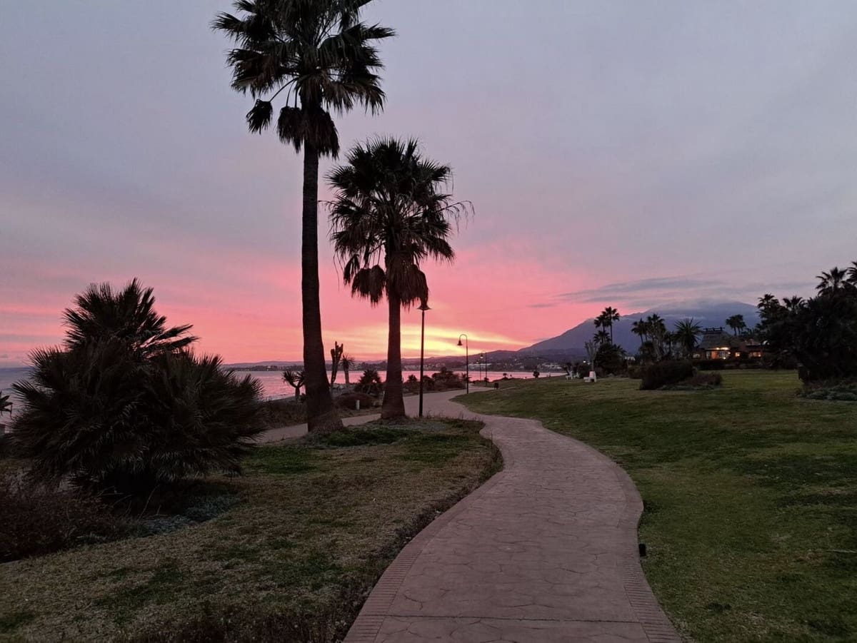 4 soveværelse Lejlighed til salg i New Golden Mile med swimmingpool garage - € 1.190.000 (Ref: 9503563)