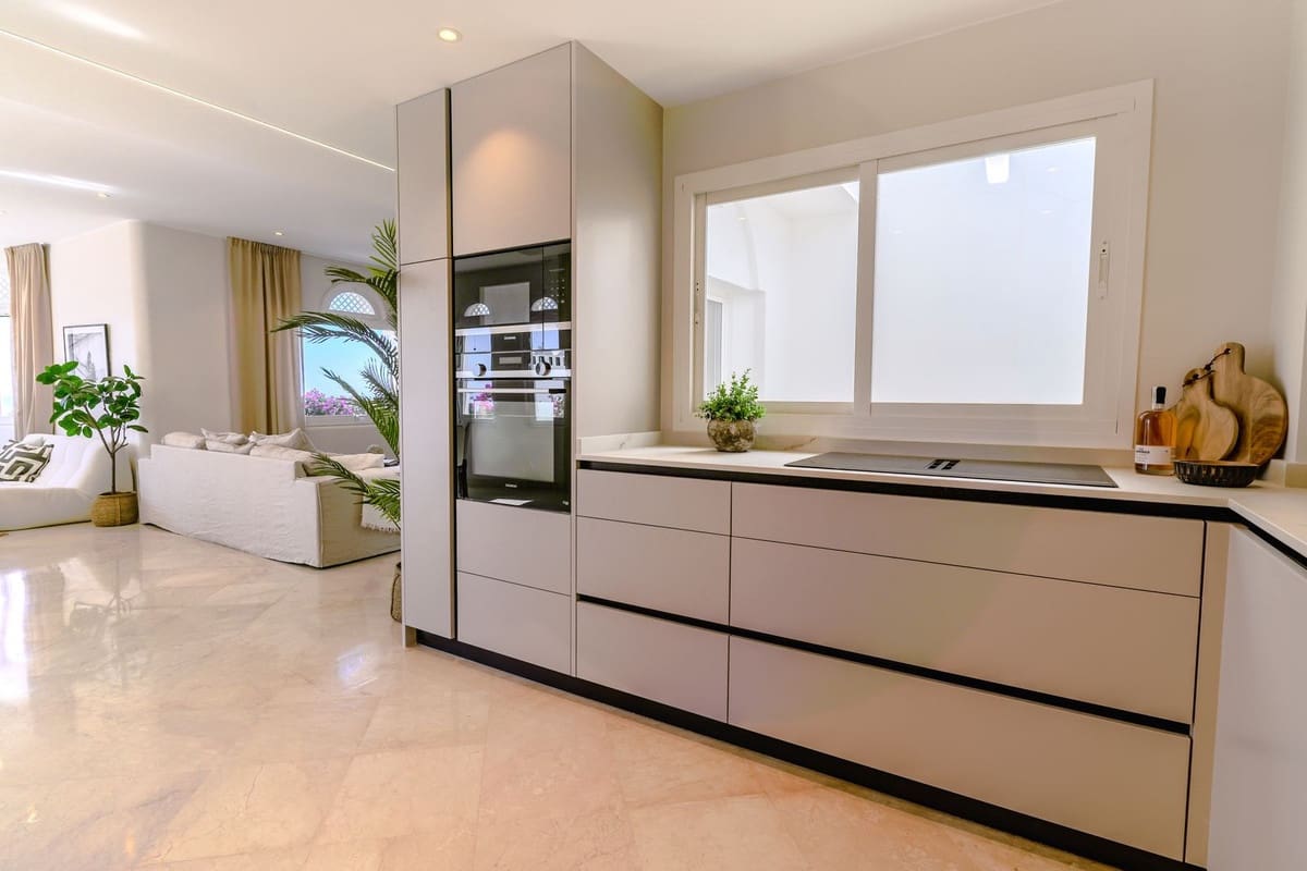 3 soveværelse Lejlighed til salg i Marbella med swimmingpool garage - € 1.495.000 (Ref: 9503565)