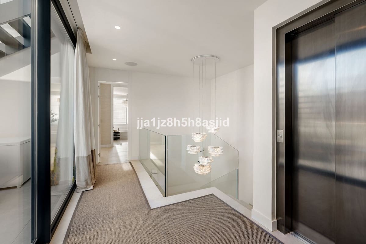 4 soveværelse Villa til salg i Marbella med swimmingpool garage - € 3.500.000 (Ref: 9503567)