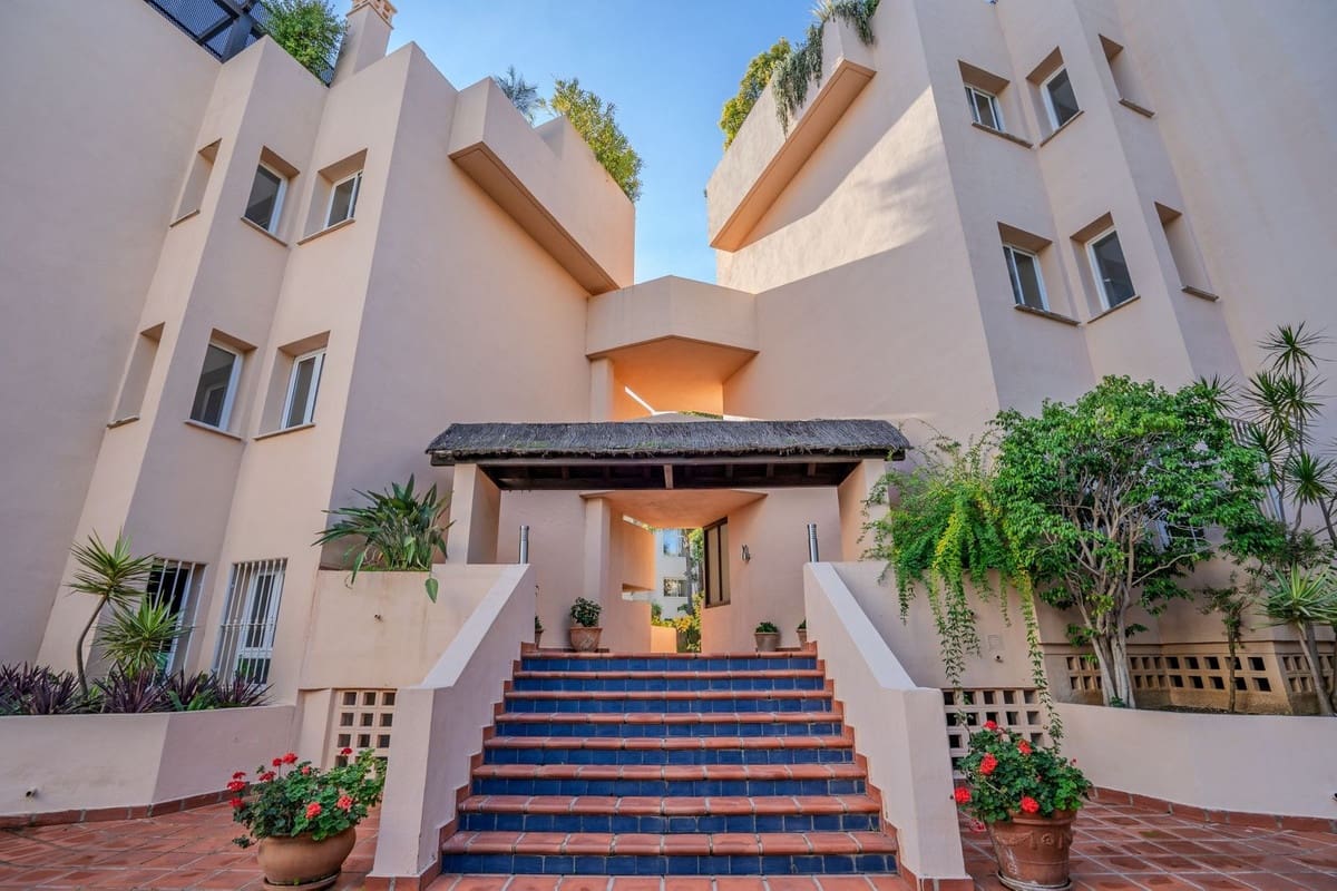 3 soverom Leilighet til salgs i Marbella med svømmebasseng garasje - € 925 000 (Ref: 9503568)