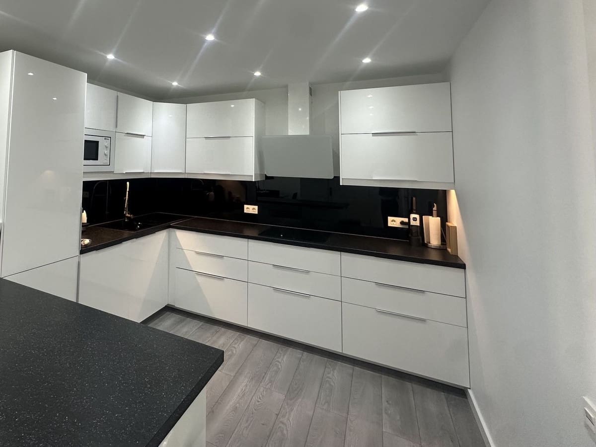 2 sypialnia Mieszkanie na sprzedaż w Marbella z basenem - 750 000 € (Ref: 9503569)