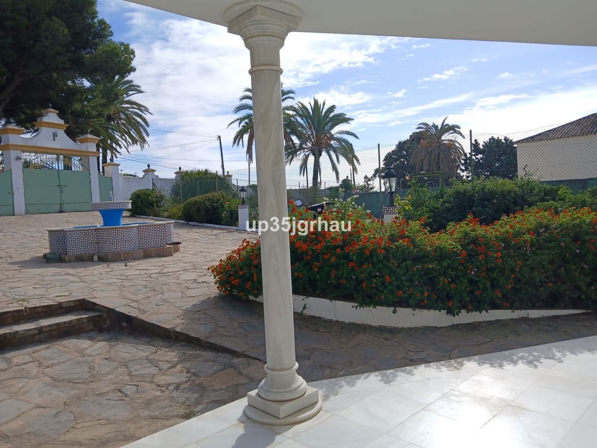 5 chambre Villa/Maison à vendre à Estepona avec piscine garage - 1 695 000 € (Ref: 9503570)