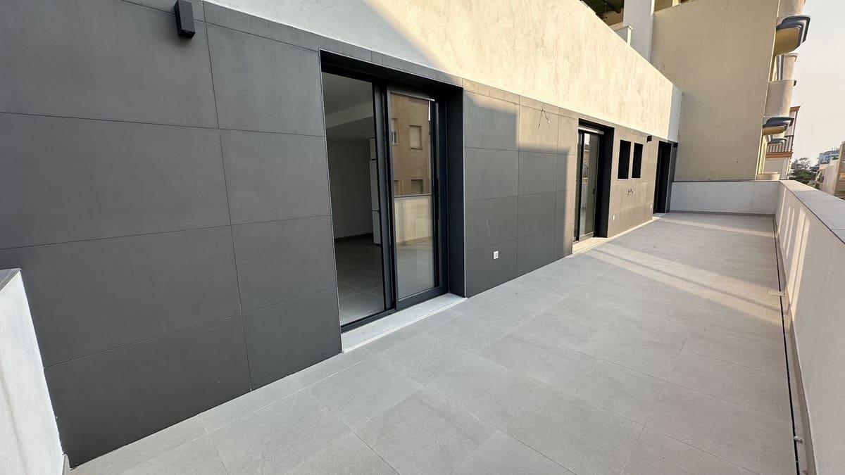 2 bedroom Flat for sale in Estepona - € 555,000 (Ref: 9503571)