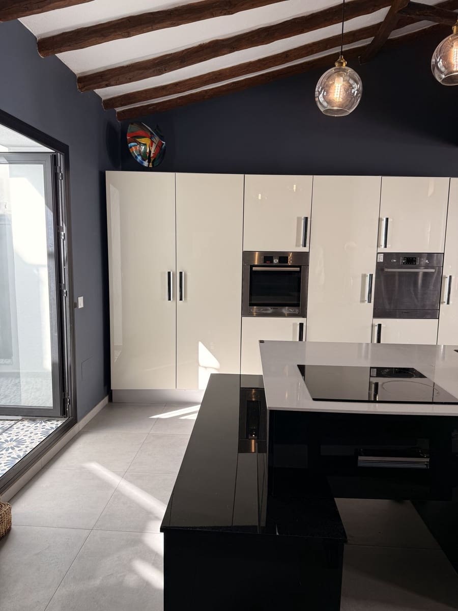 2 bedroom Flat for sale in Estepona with garage - € 399,000 (Ref: 9503575)