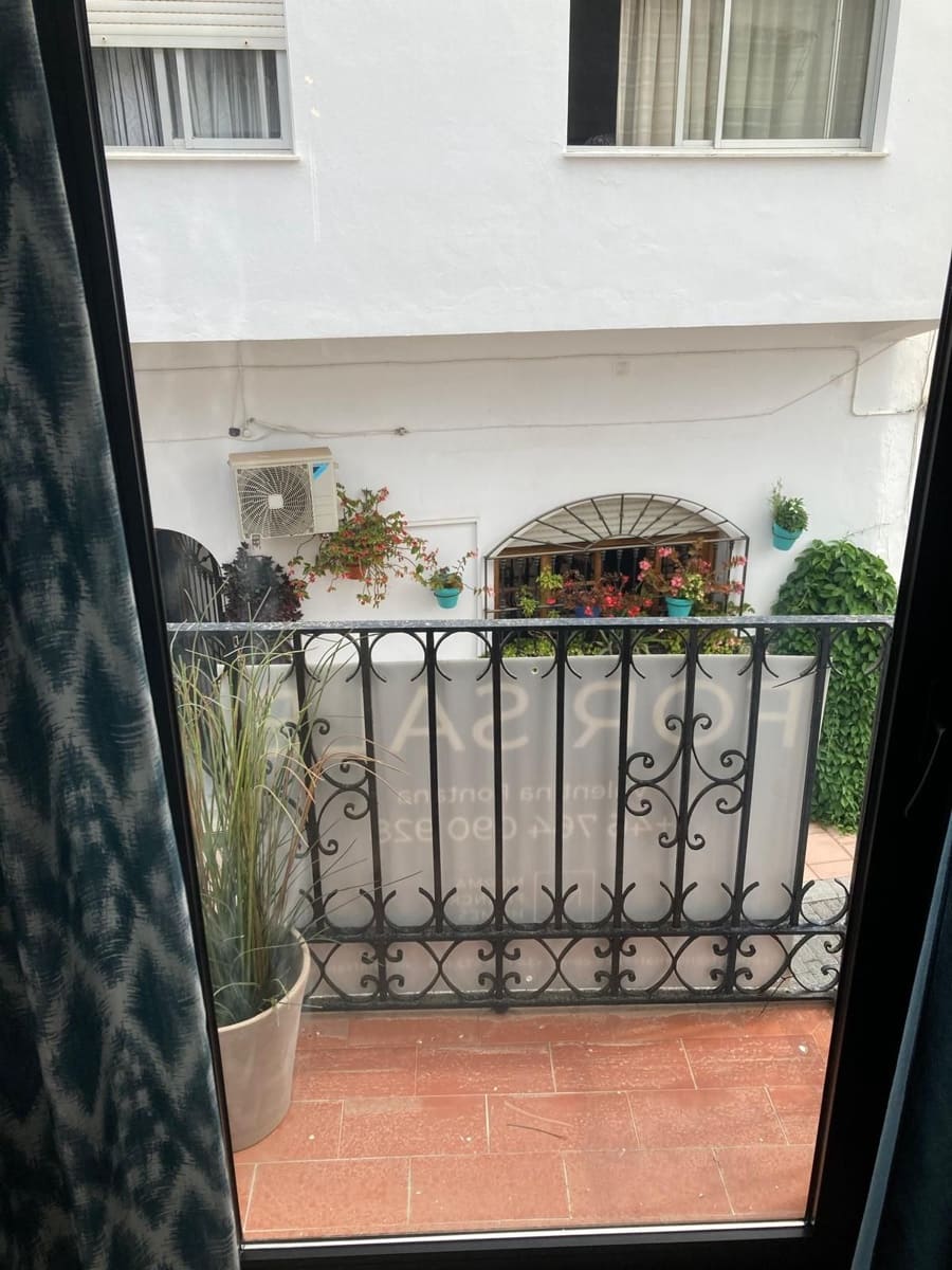 2 bedroom Flat for sale in Estepona with garage - € 399,000 (Ref: 9503575)