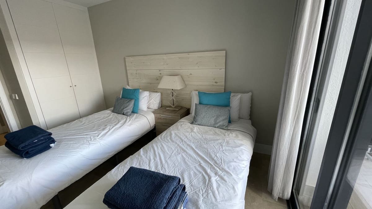 2 sypialnia Mieszkanie na sprzedaż w New Golden Mile z basenem garażem - 420 000 € (Ref: 9504731)