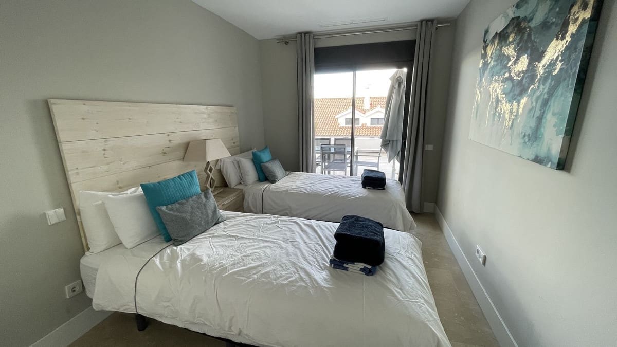 2 sypialnia Mieszkanie na sprzedaż w New Golden Mile z basenem garażem - 420 000 € (Ref: 9504731)