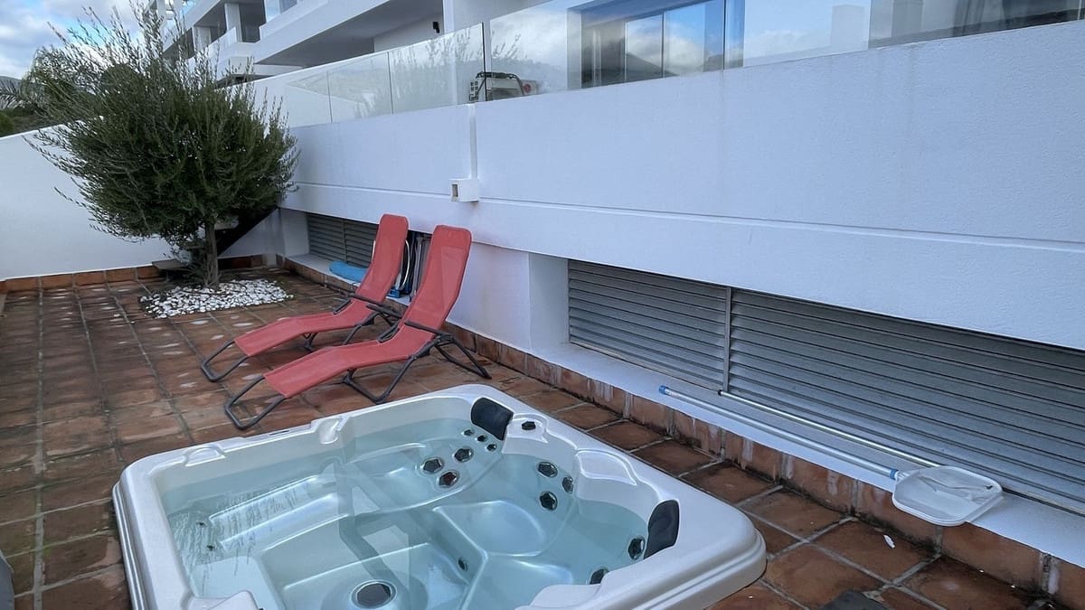 2 sypialnia Mieszkanie na sprzedaż w New Golden Mile z basenem garażem - 420 000 € (Ref: 9504731)