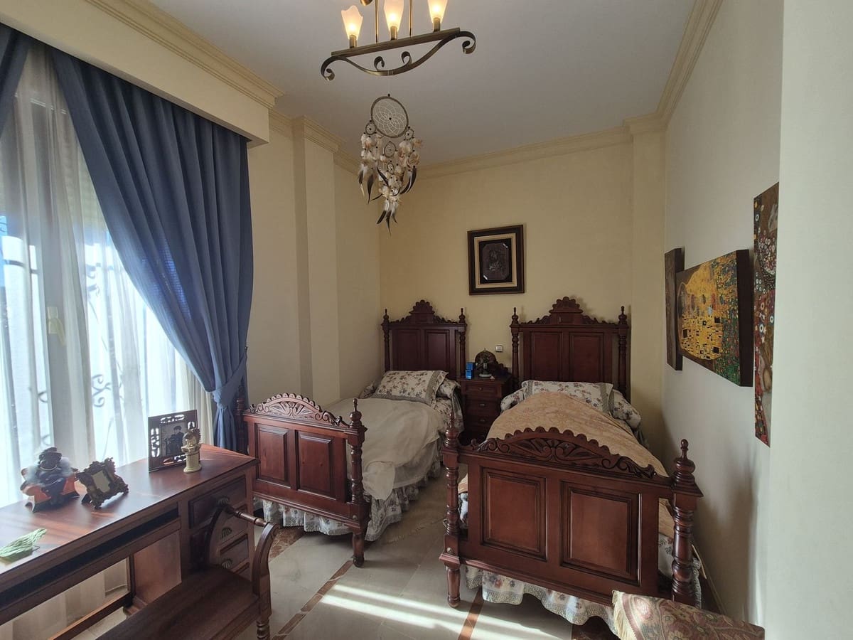 5 soveværelse Villa til salg i Marbella med swimmingpool garage - € 1.400.000 (Ref: 9506336)