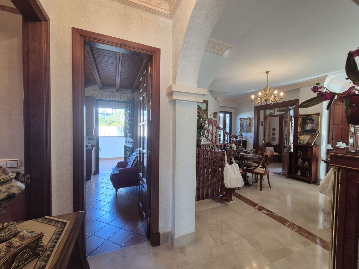 5 soveværelse Villa til salg i Marbella med swimmingpool garage - € 1.400.000 (Ref: 9506336)