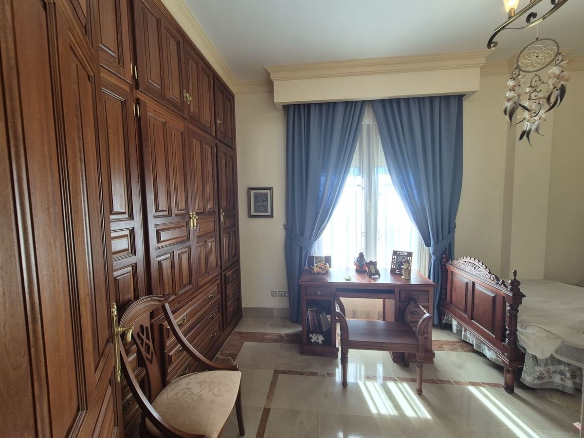 5 soveværelse Villa til salg i Marbella med swimmingpool garage - € 1.400.000 (Ref: 9506336)