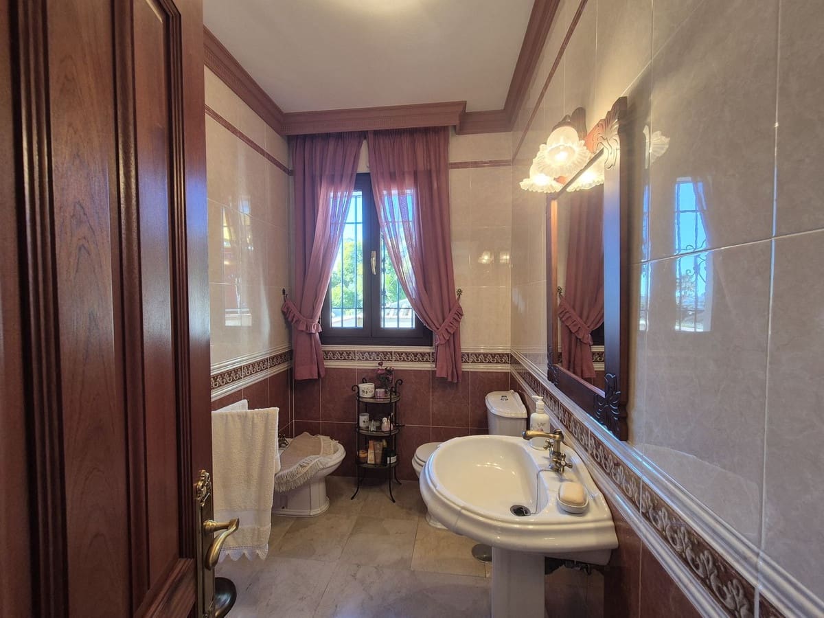 5 soveværelse Villa til salg i Marbella med swimmingpool garage - € 1.400.000 (Ref: 9506336)