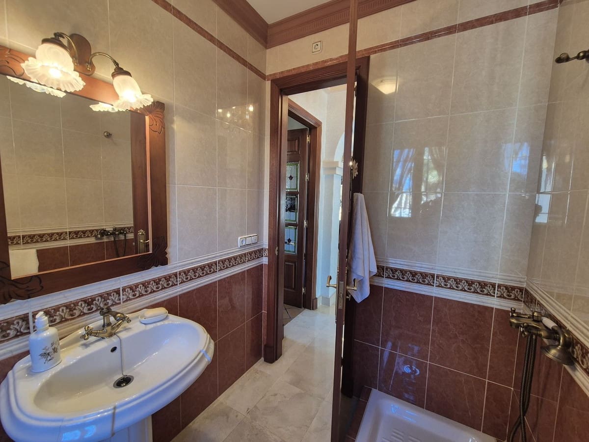 5 soveværelse Villa til salg i Marbella med swimmingpool garage - € 1.400.000 (Ref: 9506336)