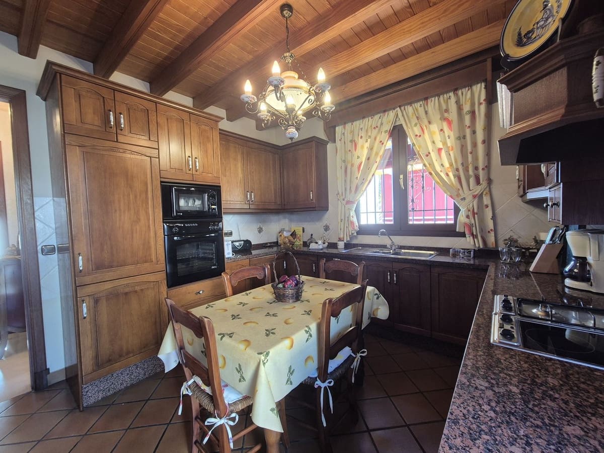 5 soveværelse Villa til salg i Marbella med swimmingpool garage - € 1.400.000 (Ref: 9506336)