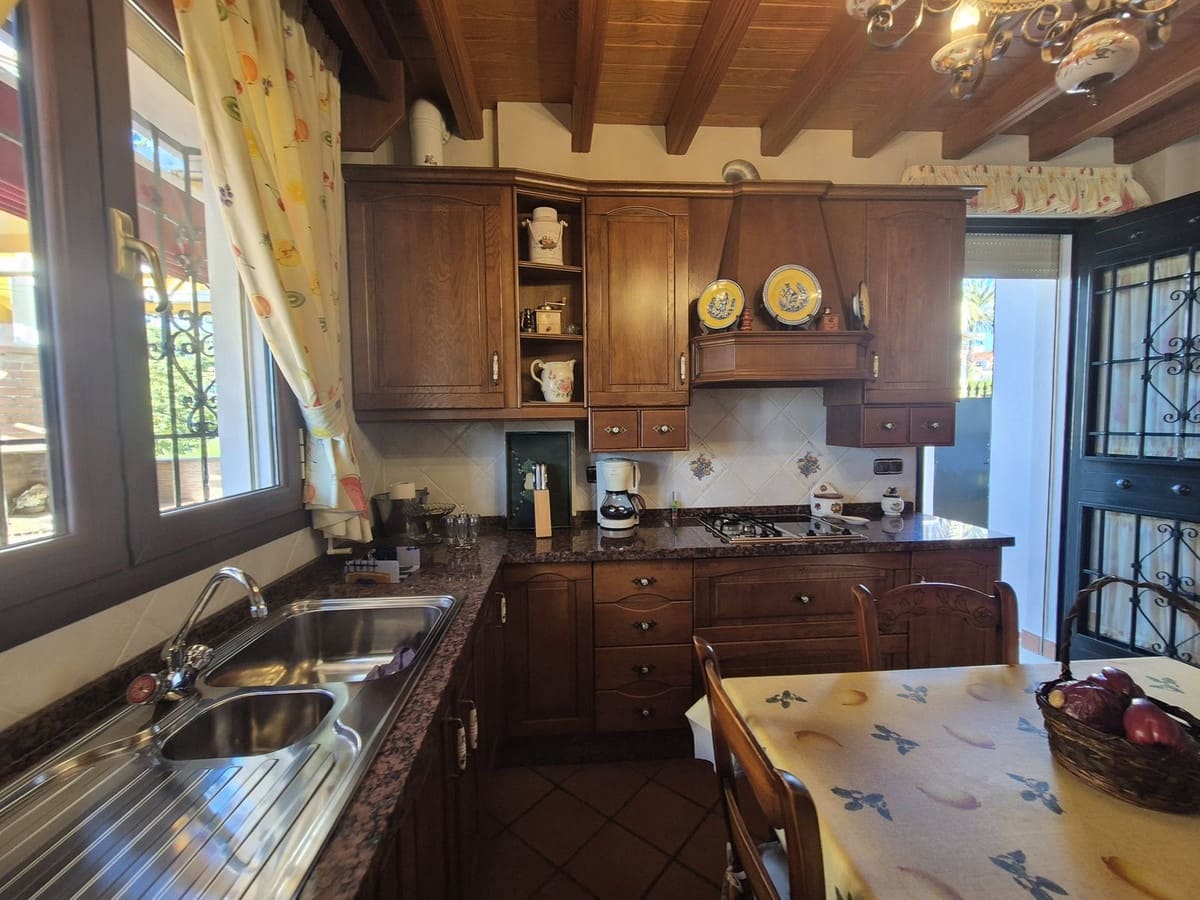 5 soveværelse Villa til salg i Marbella med swimmingpool garage - € 1.400.000 (Ref: 9506336)