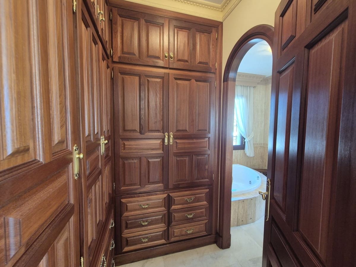 5 soveværelse Villa til salg i Marbella med swimmingpool garage - € 1.400.000 (Ref: 9506336)