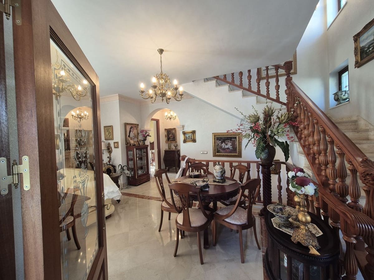 5 soveværelse Villa til salg i Marbella med swimmingpool garage - € 1.400.000 (Ref: 9506336)