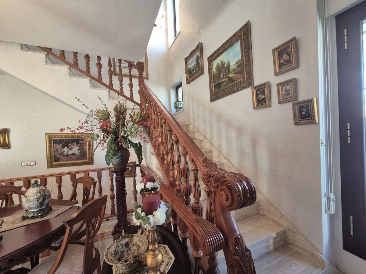 5 soveværelse Villa til salg i Marbella med swimmingpool garage - € 1.400.000 (Ref: 9506336)