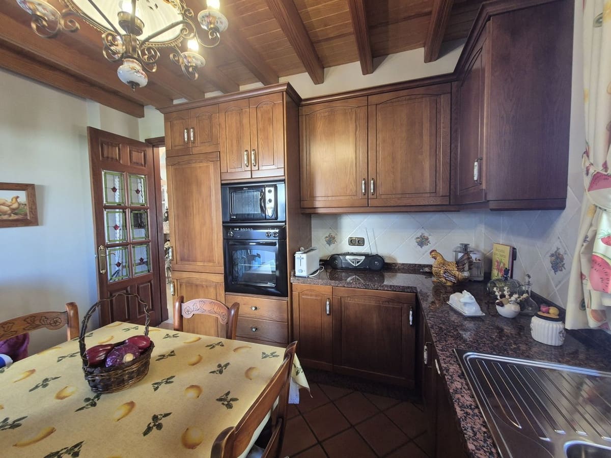 5 soveværelse Villa til salg i Marbella med swimmingpool garage - € 1.400.000 (Ref: 9506336)