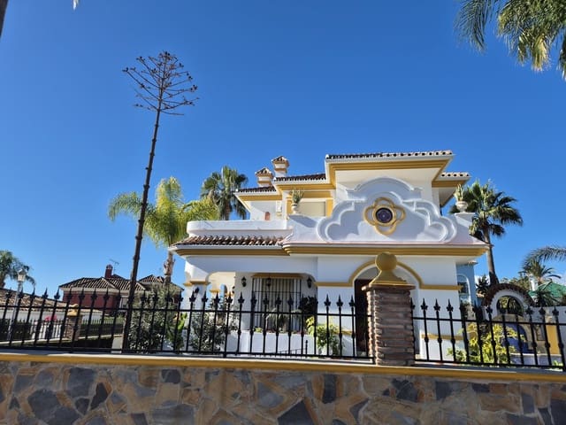 5 soveværelse Villa til salg i San Pedro de Alcántara Pueblo, Marbella med swimmingpool garage - € 1.400.000 (Ref: 9506336)