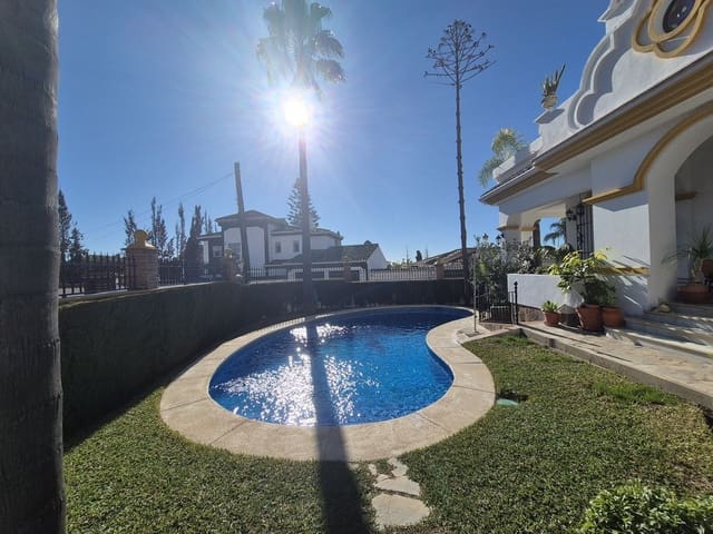 5 soveværelse Villa til salg i San Pedro de Alcántara Pueblo, Marbella med swimmingpool garage - € 1.400.000 (Ref: 9506336)
