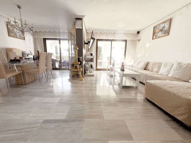 Chalet de 4 habitaciones en Bel-Air, Estepona en venta con piscina garaje - 580.000 € (Ref: 9506529)