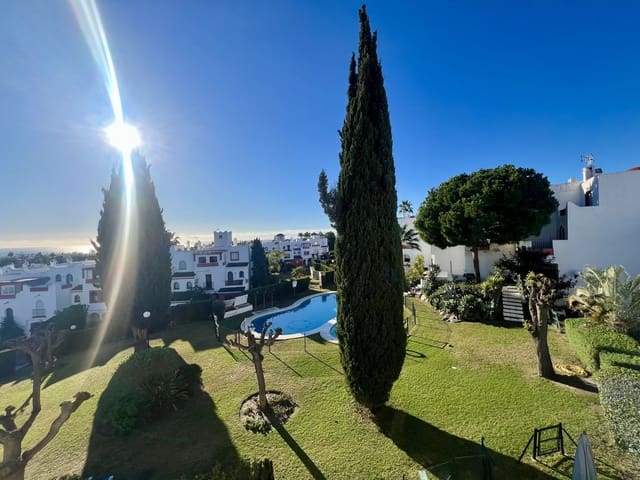 Chalet de 4 habitaciones en Bel-Air, Estepona en venta con piscina garaje - 580.000 € (Ref: 9506529)
