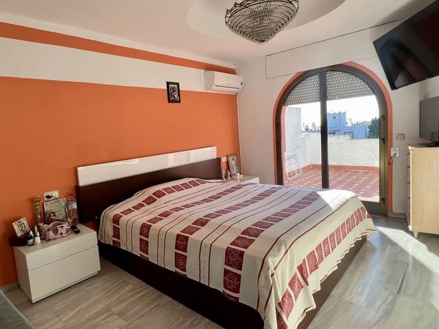 Chalet de 4 habitaciones en Bel-Air, Estepona en venta con piscina garaje - 580.000 € (Ref: 9506529)