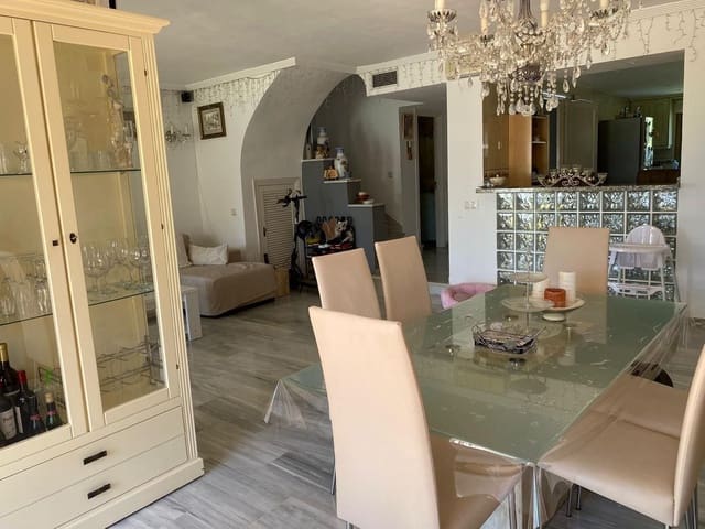 Chalet de 4 habitaciones en Bel-Air, Estepona en venta con piscina garaje - 580.000 € (Ref: 9506529)