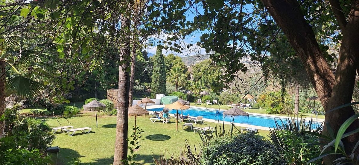 2 sypialnia Mieszkanie na sprzedaż w Benahavis z basenem garażem - 480 000 € (Ref: 9509125)