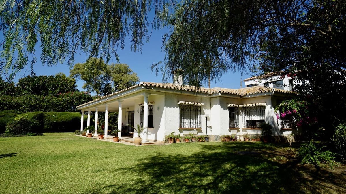 Chalet de 3 habitaciones en El Paraiso en venta - 1.375.000 € (Ref: 9510346)